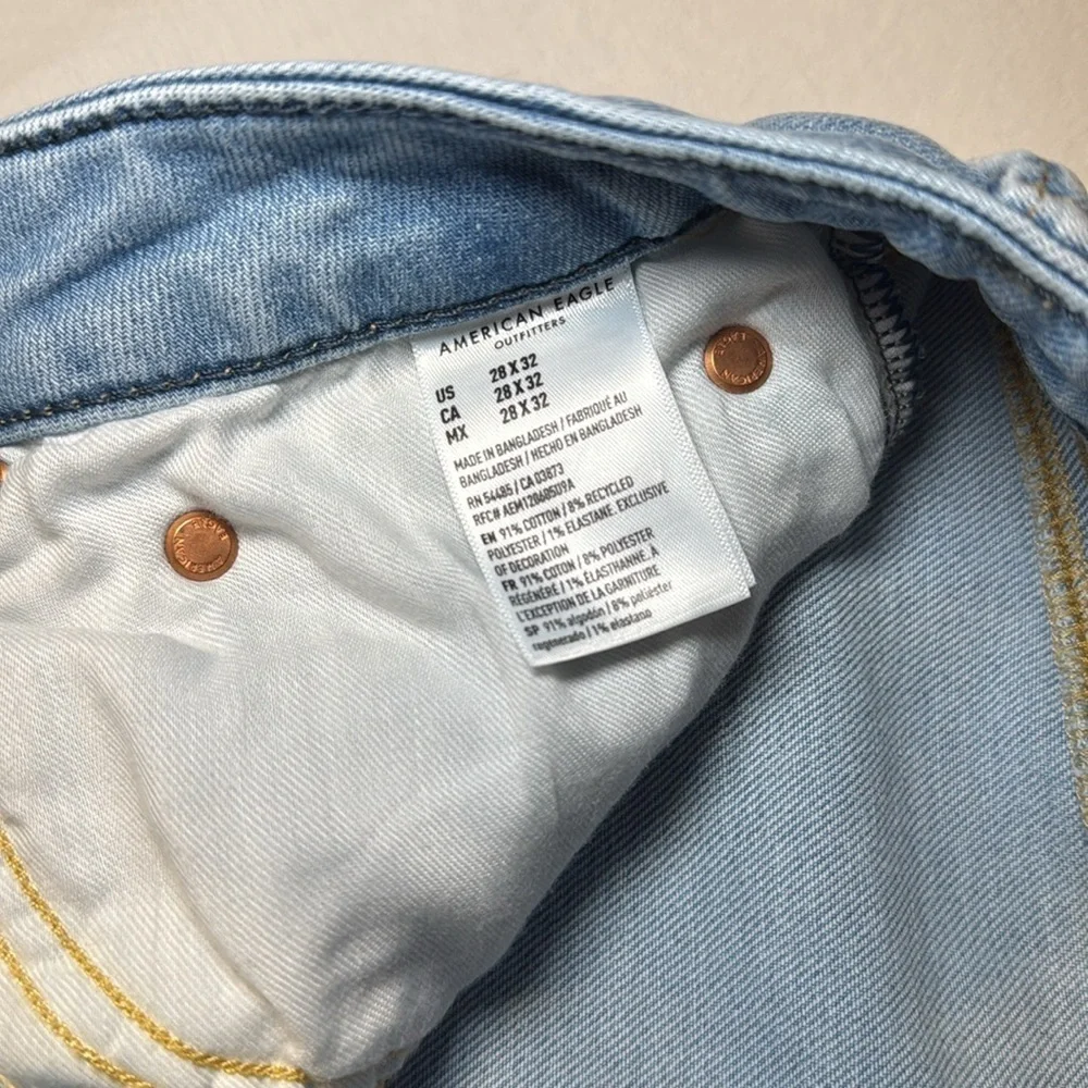 American Eagle Outfitters Men's Athletic Fit Light Wash Jeans Size 28x32 NWOT